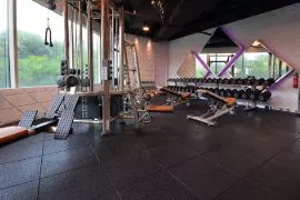 High-quality gym rubber flooring designed for durability and safety, offering slip-resistant surfaces ideal for fitness centers, gyms, and workout spaces in Dubai.